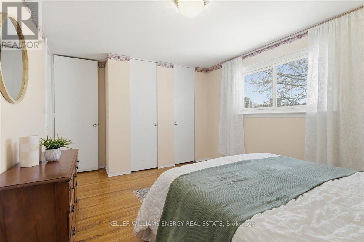 886 Antonio Street, Pickering (Bay Ridges), ON - Indoor Photo Showing Bedroom