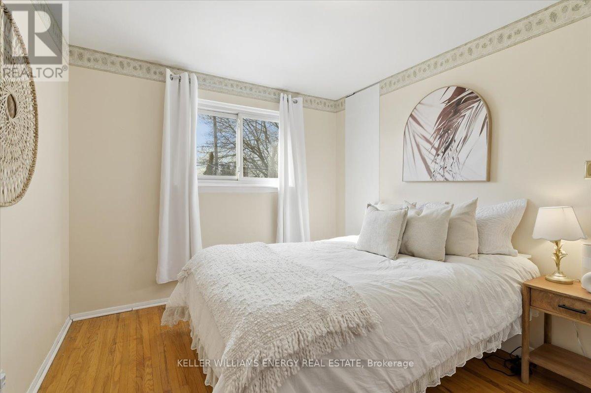 886 Antonio Street, Pickering (Bay Ridges), ON - Indoor Photo Showing Bedroom