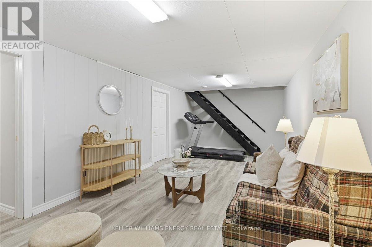 886 Antonio Street, Pickering (Bay Ridges), ON - Indoor