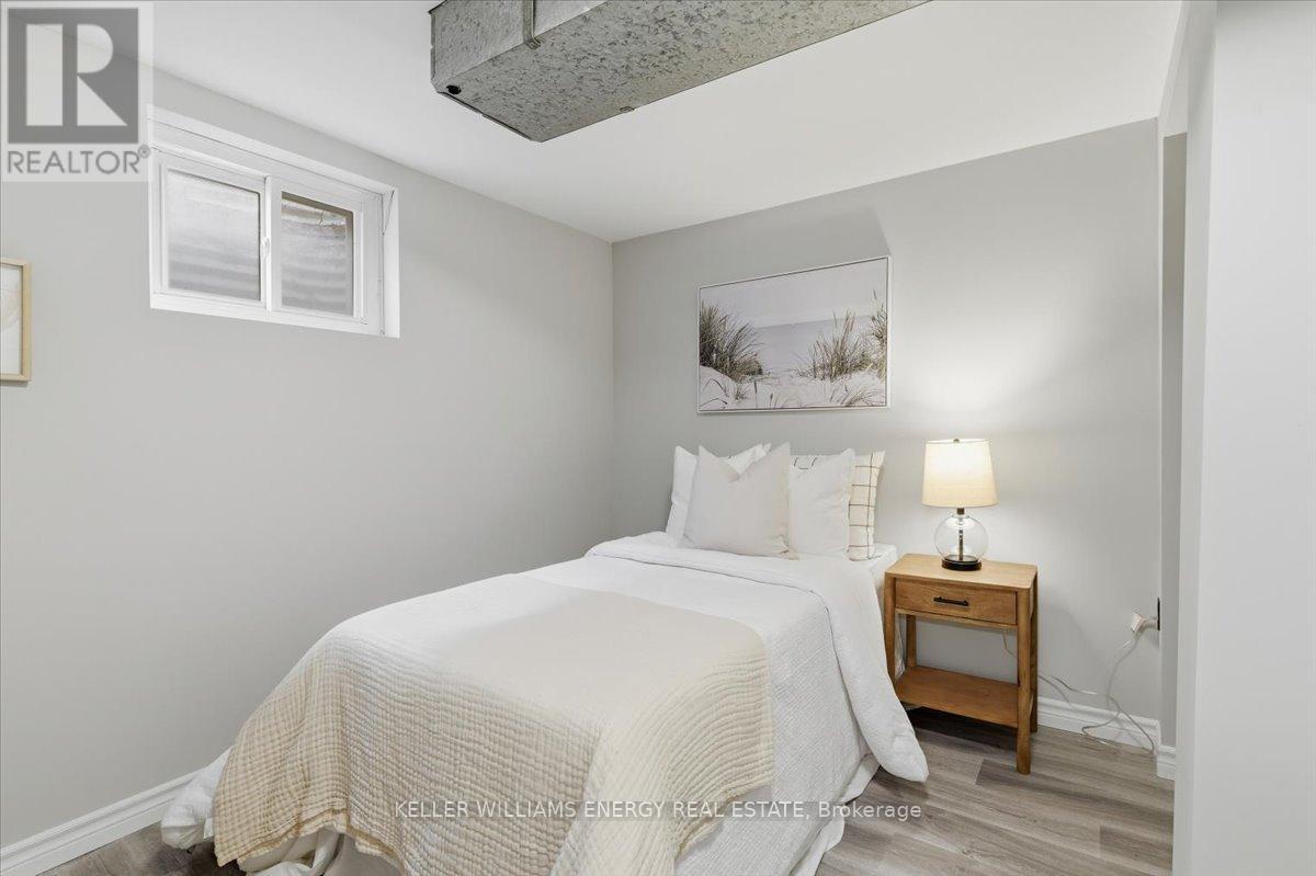 886 Antonio Street, Pickering (Bay Ridges), ON - Indoor Photo Showing Bedroom