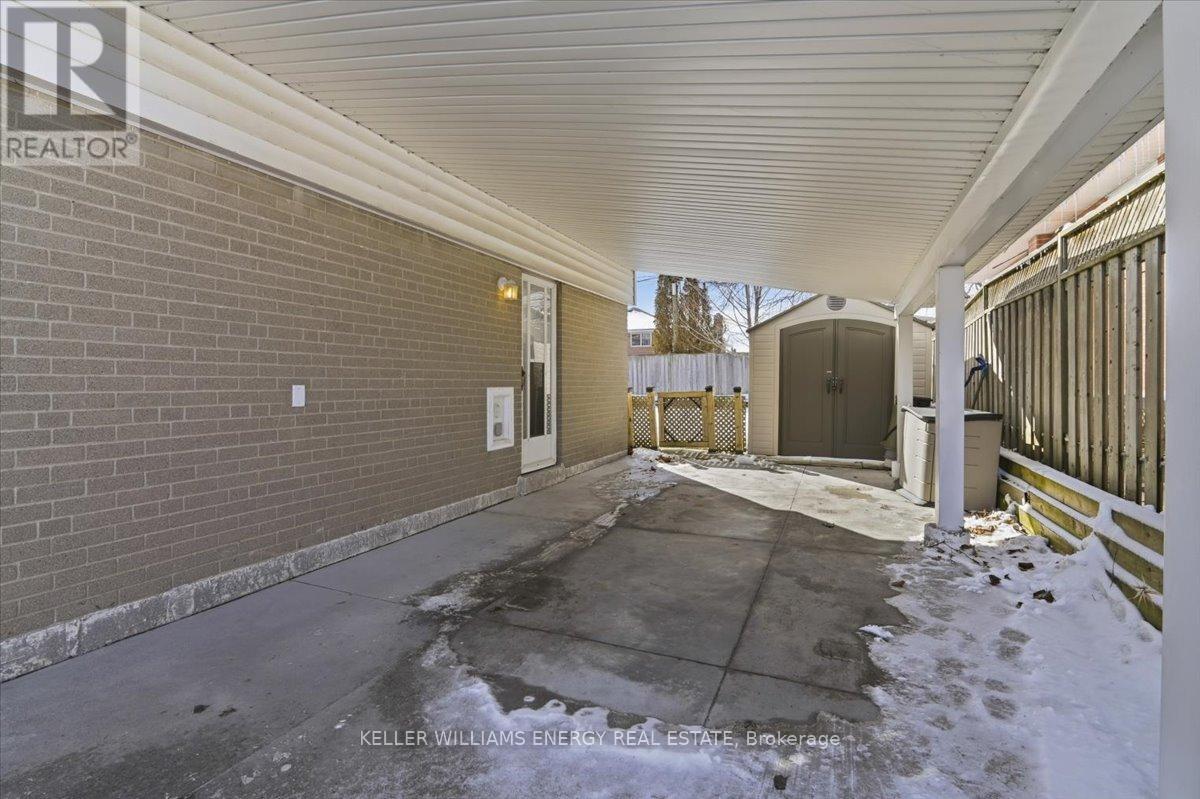 886 Antonio Street, Pickering (Bay Ridges), ON - Outdoor