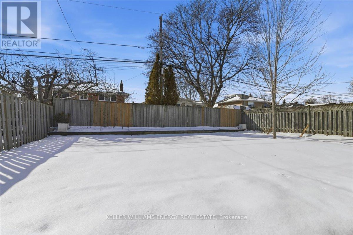 886 Antonio Street, Pickering (Bay Ridges), ON - Outdoor