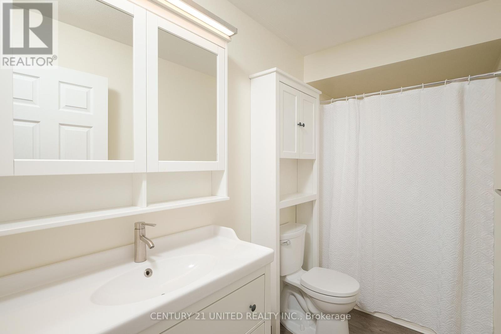 123 Towerhill Road, Peterborough (Northcrest Ward 5), ON - Indoor Photo Showing Bathroom