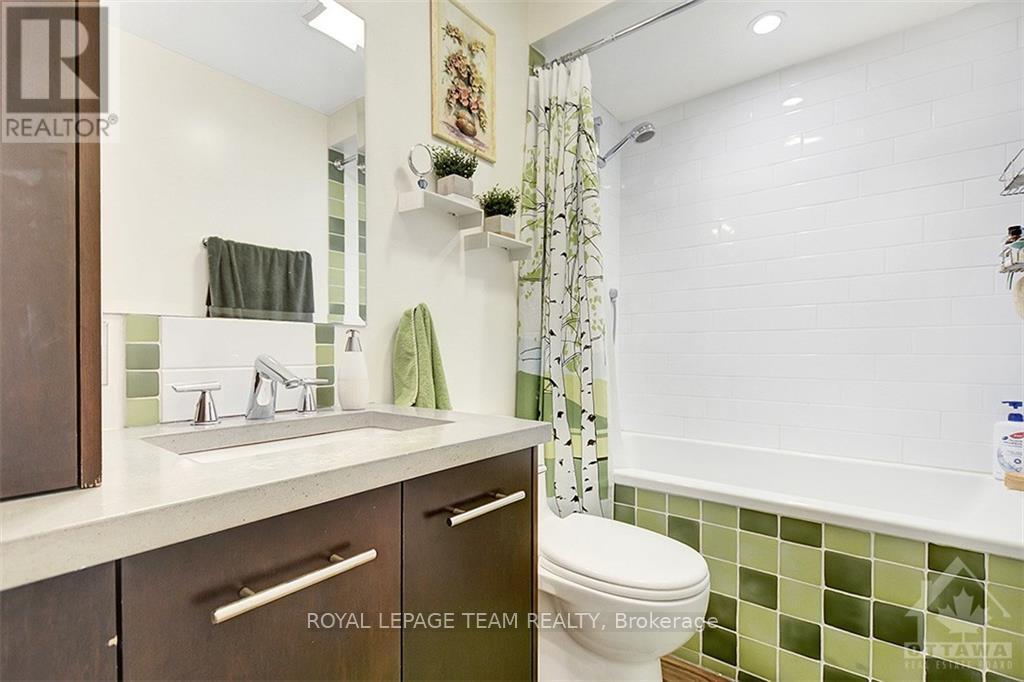 206 Guigues Avenue, Ottawa, ON - Indoor Photo Showing Bathroom