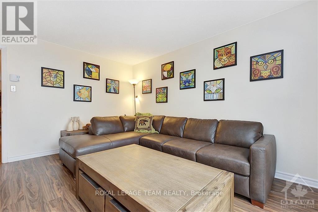 206 Guigues Avenue, Ottawa, ON - Indoor Photo Showing Living Room