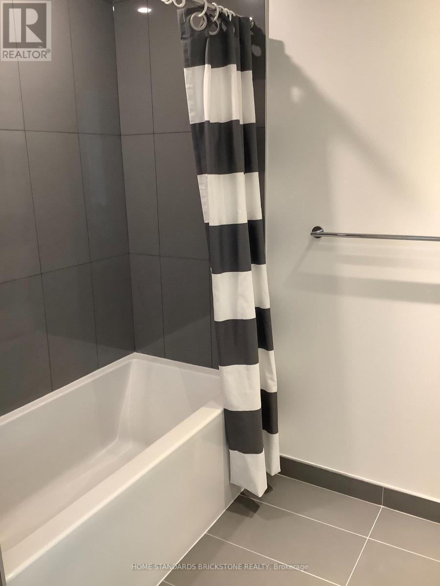 733 - 25 Adra Grado Way, Toronto, ON - Indoor Photo Showing Bathroom