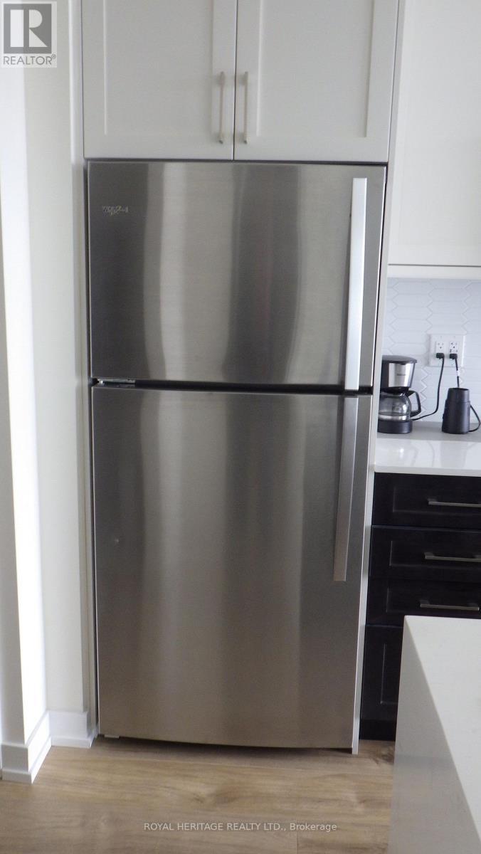 602 - 201 Brock Street S, Whitby, ON - Indoor Photo Showing Kitchen