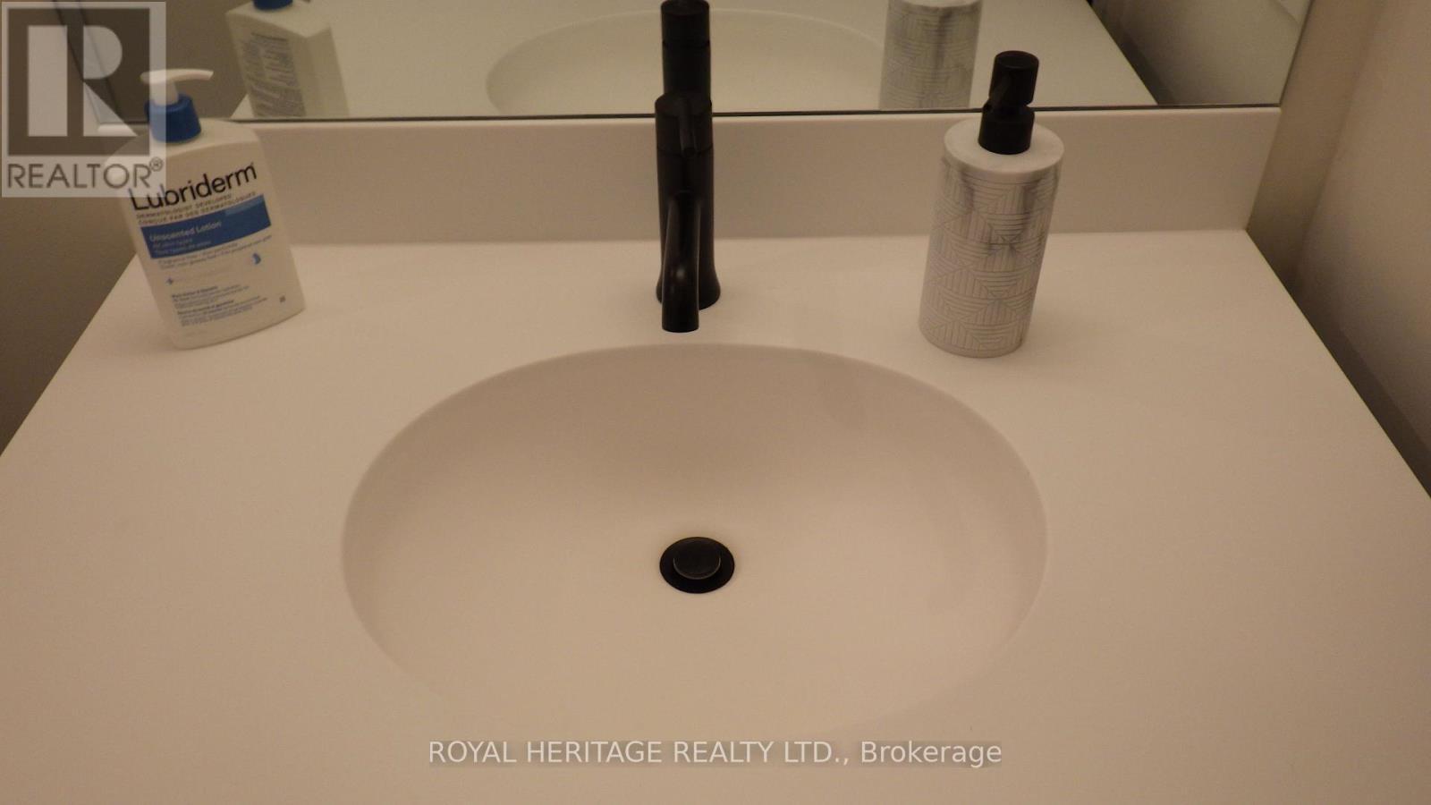 602 - 201 Brock Street S, Whitby, ON -