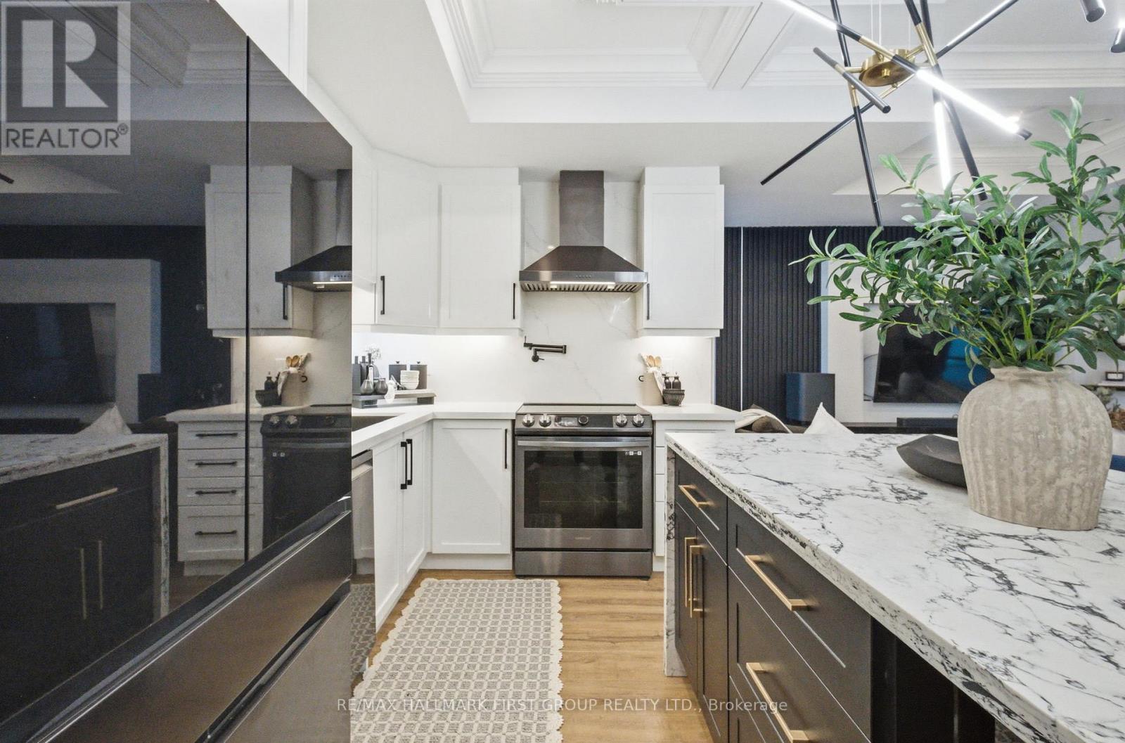 611 1034 Reflection Place, Pickering, ON - Indoor Photo Showing Kitchen With Stainless Steel Kitchen With Upgraded Kitchen