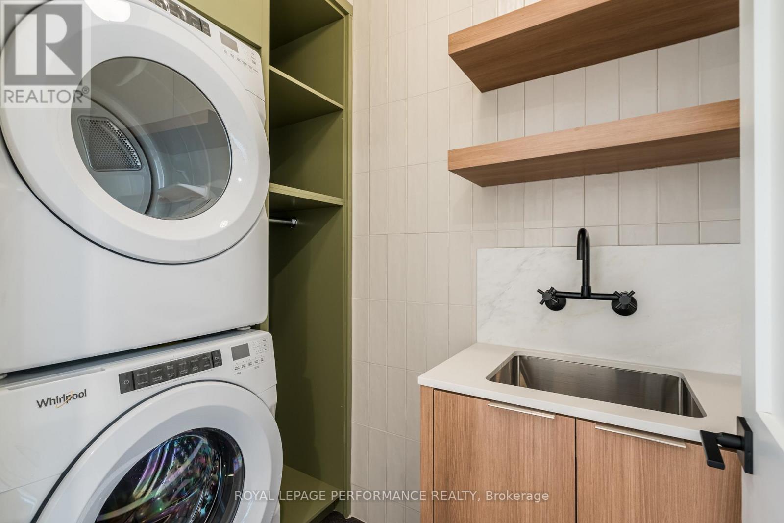 31 Commanda Way, Ottawa, ON - Indoor Photo Showing Laundry Room
