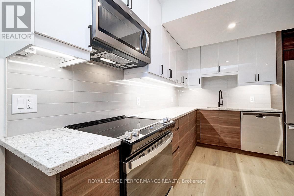 31 Commanda Way, Ottawa, ON - Indoor Photo Showing Kitchen With Upgraded Kitchen