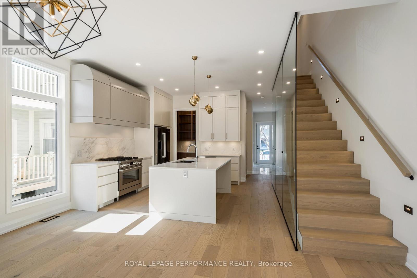 31 Commanda Way, Ottawa, ON - Indoor Photo Showing Kitchen With Upgraded Kitchen