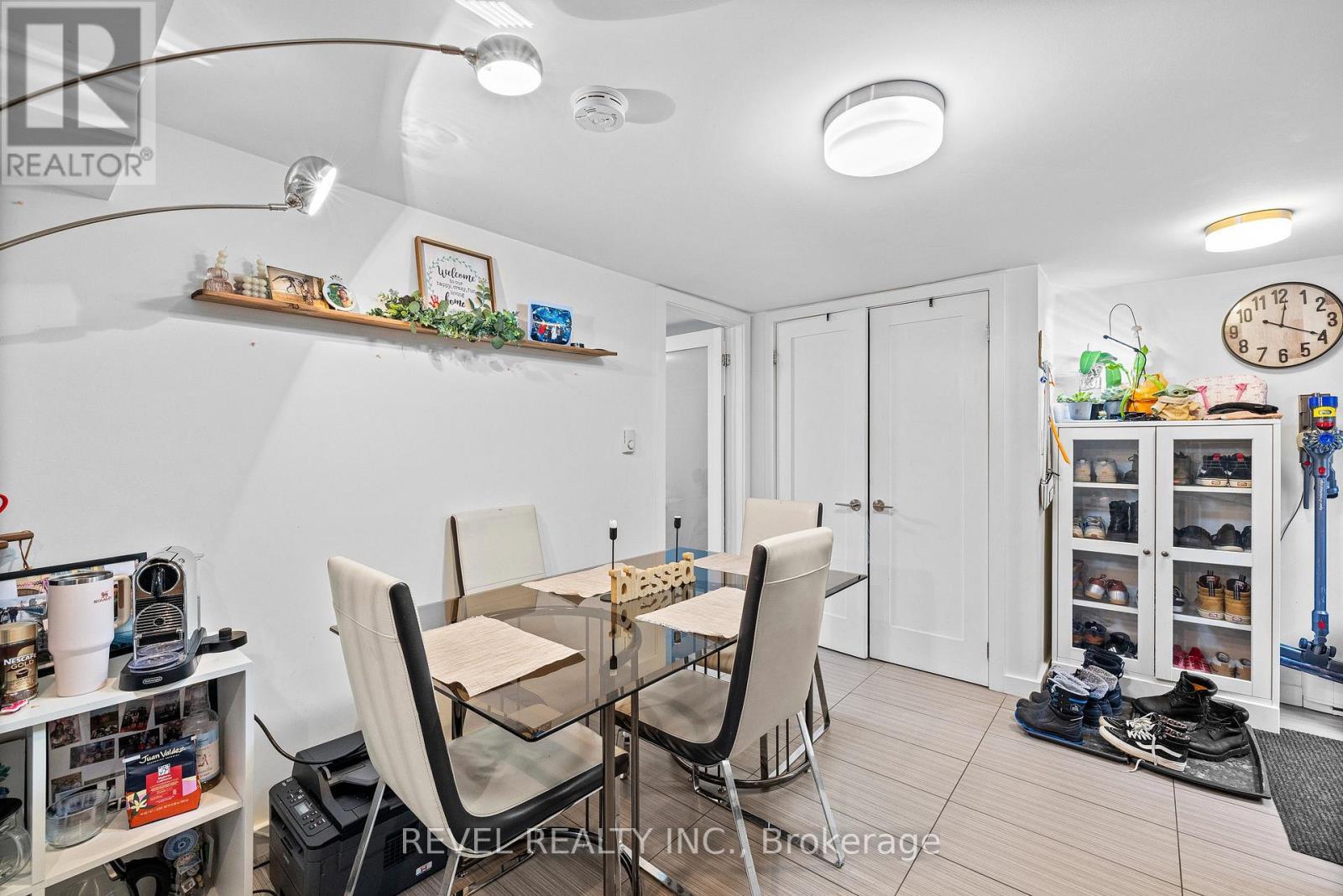 58 & 60 Queen Street S, Mississauga, ON - Indoor Photo Showing Dining Room