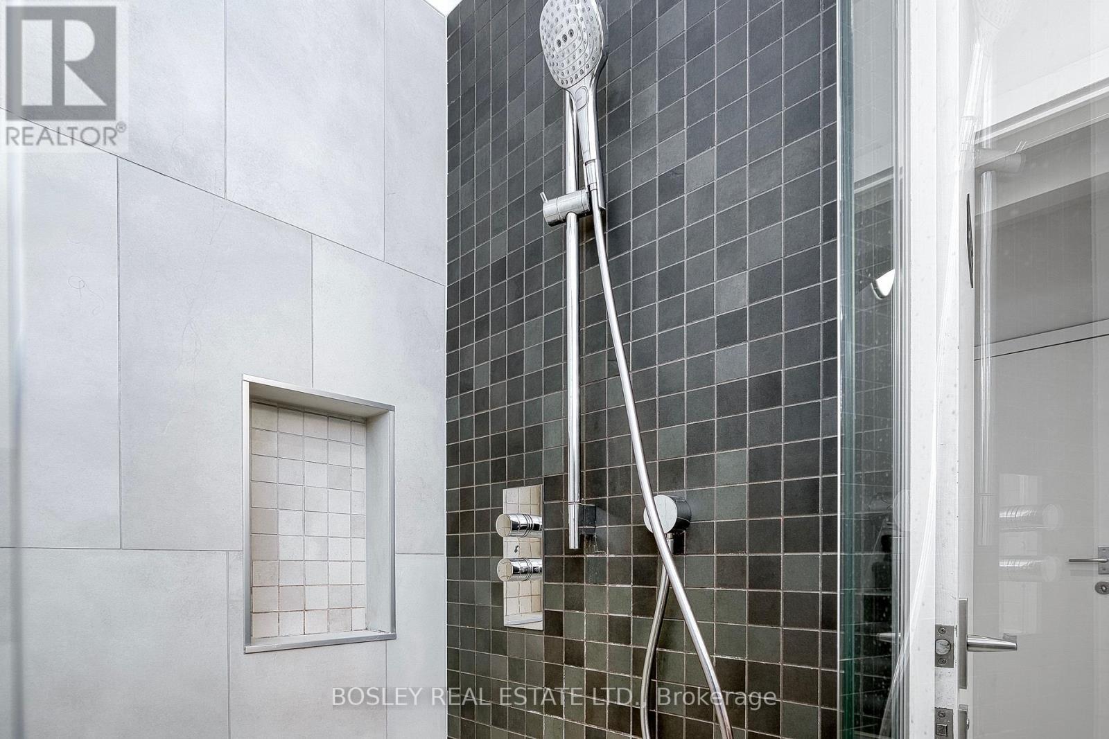 91 Indian Road, Toronto, ON - Photo Showing Bathroom