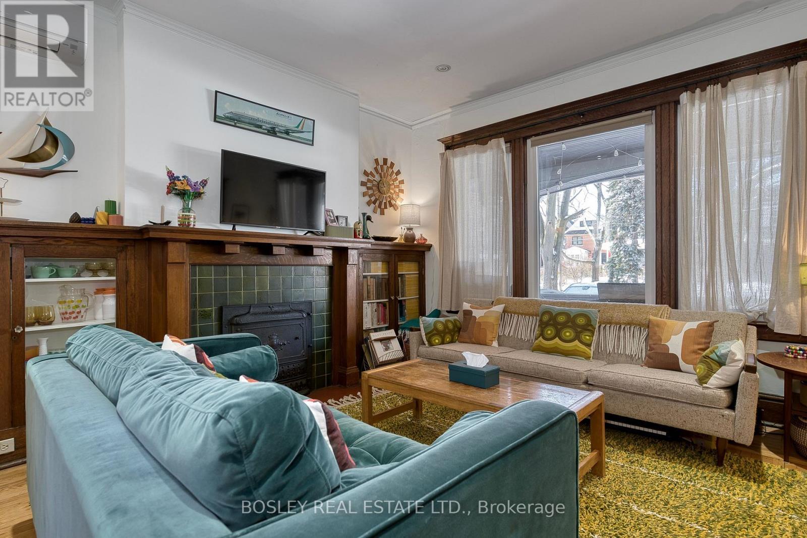91 Indian Road, Toronto, ON - Indoor Photo Showing Living Room