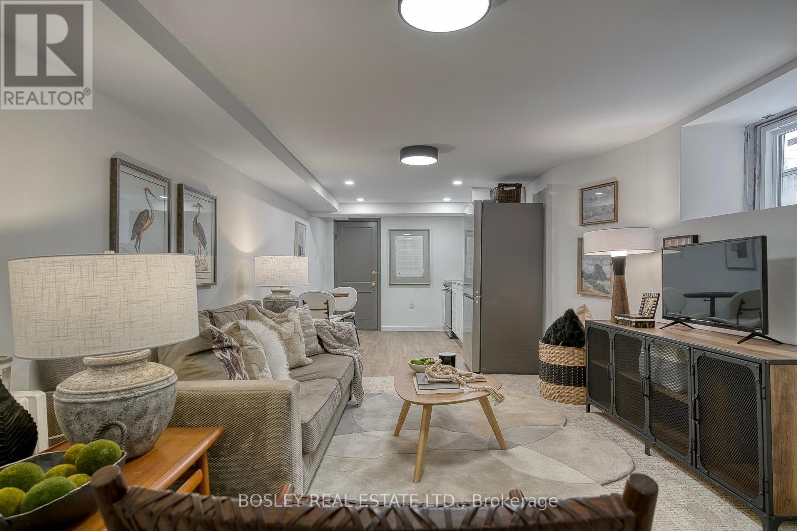 91 Indian Road, Toronto, ON - Indoor Photo Showing Living Room