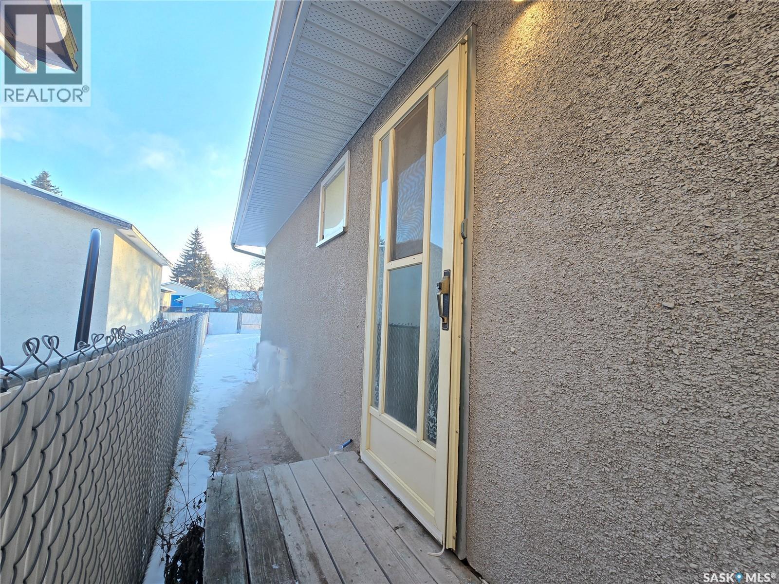 210 Western Crescent, Saskatoon, SK - Outdoor With Exterior