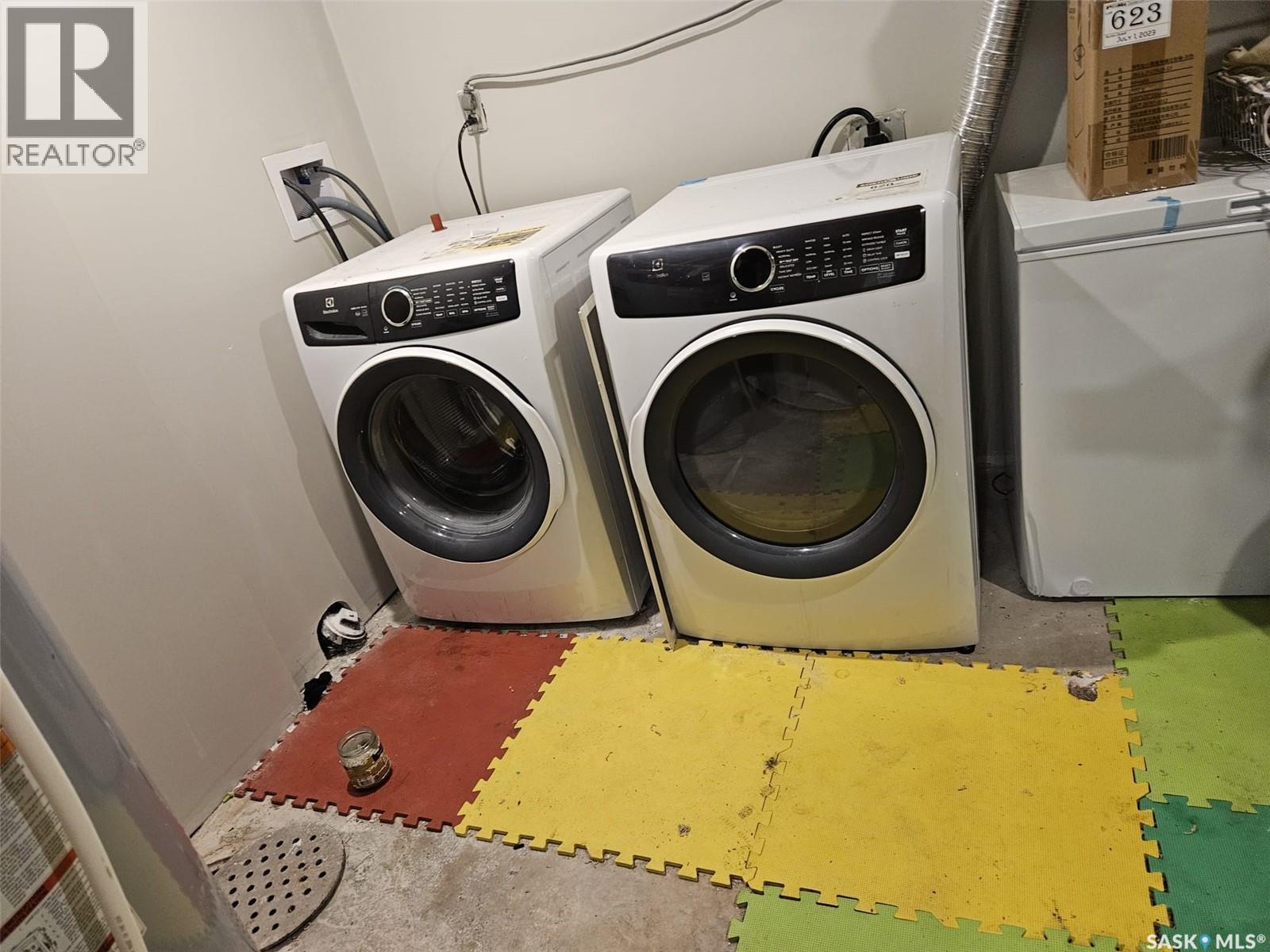 210 Western Crescent, Saskatoon, SK - Indoor Photo Showing Laundry Room