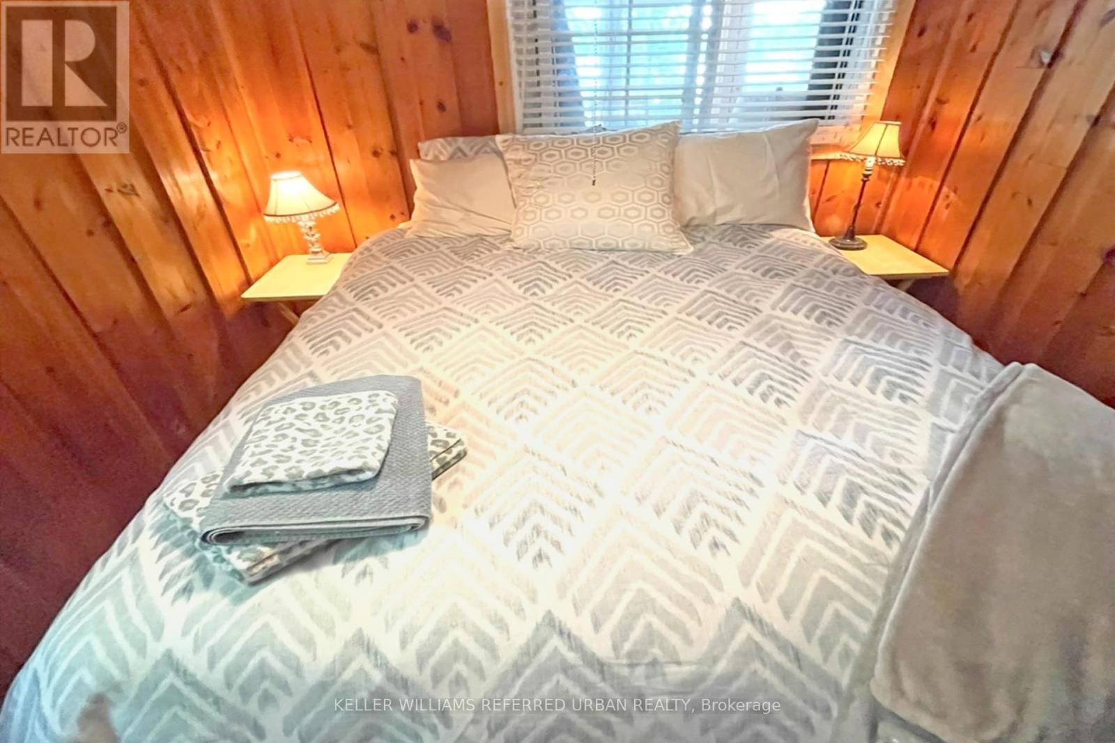 1118 Pine Lake Shores, Bracebridge, ON - Indoor Photo Showing Bedroom