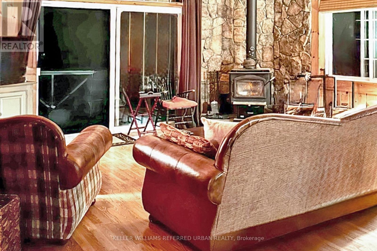 1118 Pine Lake Shores, Bracebridge, ON - Indoor With Fireplace