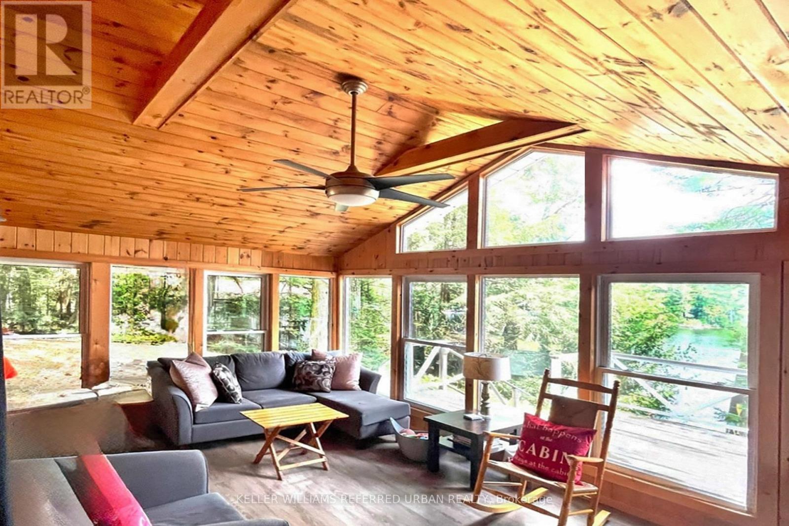 1118 Pine Lake Shores, Bracebridge, ON - Indoor Photo Showing Living Room