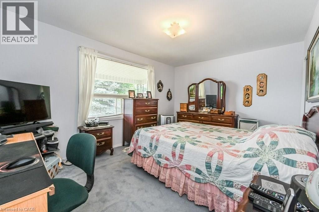 641 Limeridge Road E, Hamilton, ON - Indoor Photo Showing Bedroom