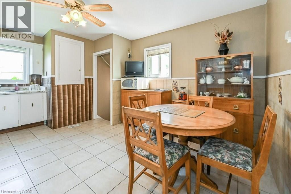 641 Limeridge Road E, Hamilton, ON - Indoor Photo Showing Dining Room