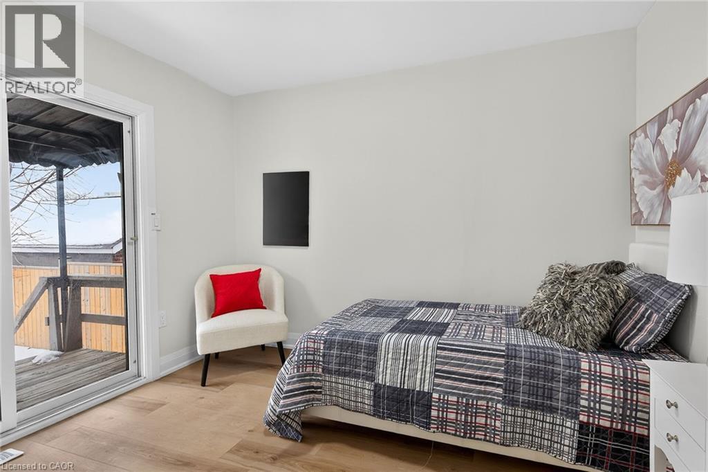 191 East 32Nd Street, Hamilton, ON - Indoor Photo Showing Bedroom