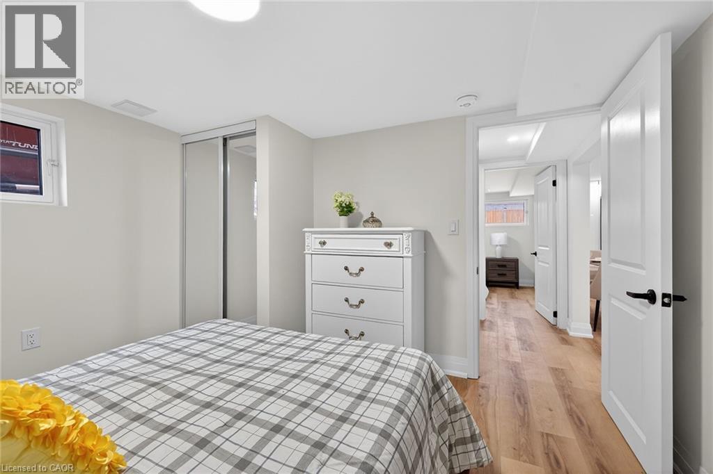 191 East 32Nd Street, Hamilton, ON - Indoor Photo Showing Bedroom