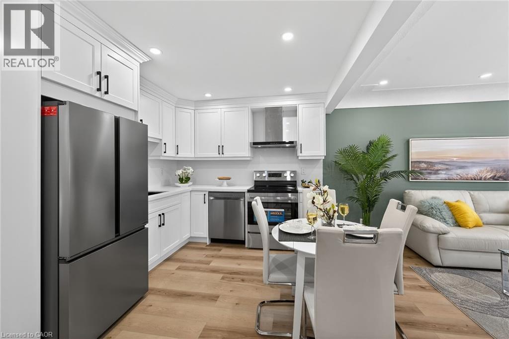 191 East 32Nd Street, Hamilton, ON - Indoor Photo Showing Kitchen