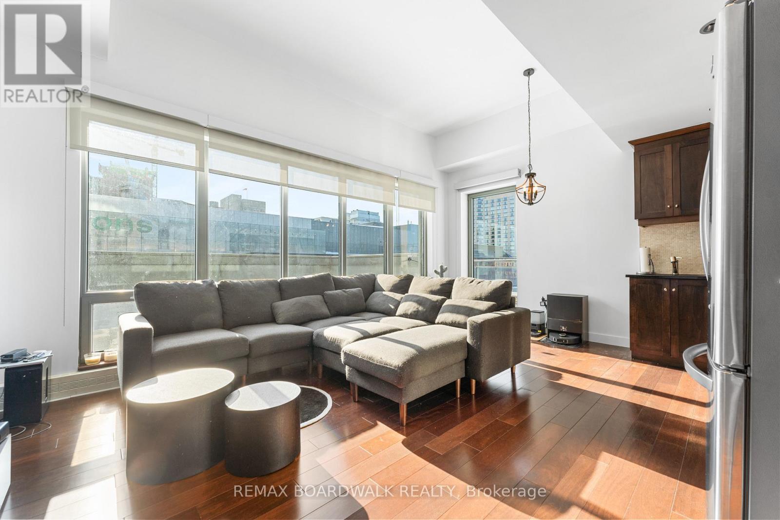 401 - 90 George Street, Ottawa, ON - Indoor Photo Showing Living Room