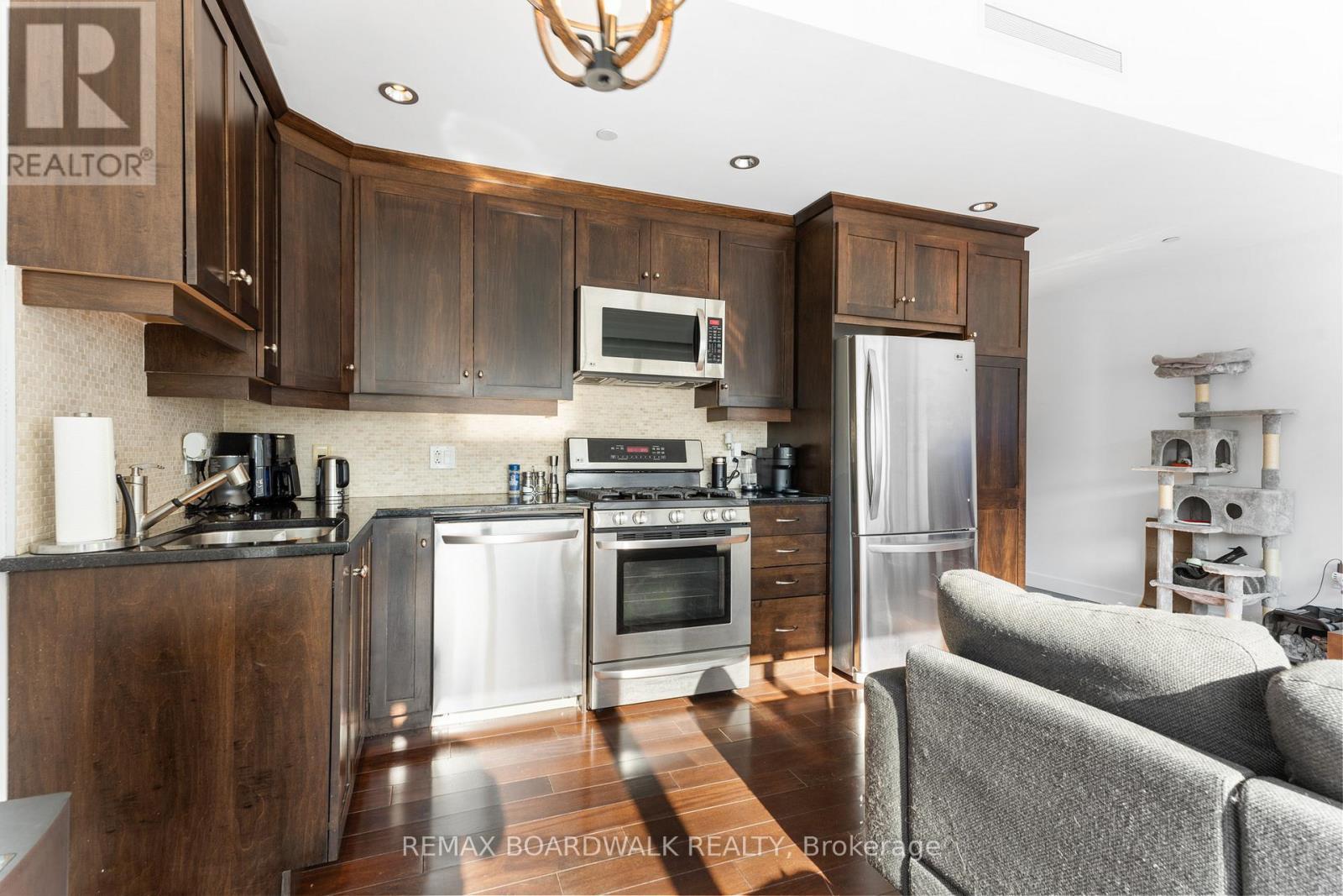 401 - 90 George Street, Ottawa, ON - Indoor Photo Showing Kitchen With Stainless Steel Kitchen