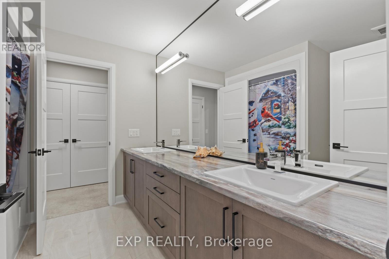 3919 Mitchell Crescent, Fort Erie (Black Creek), ON - Indoor Photo Showing Bathroom