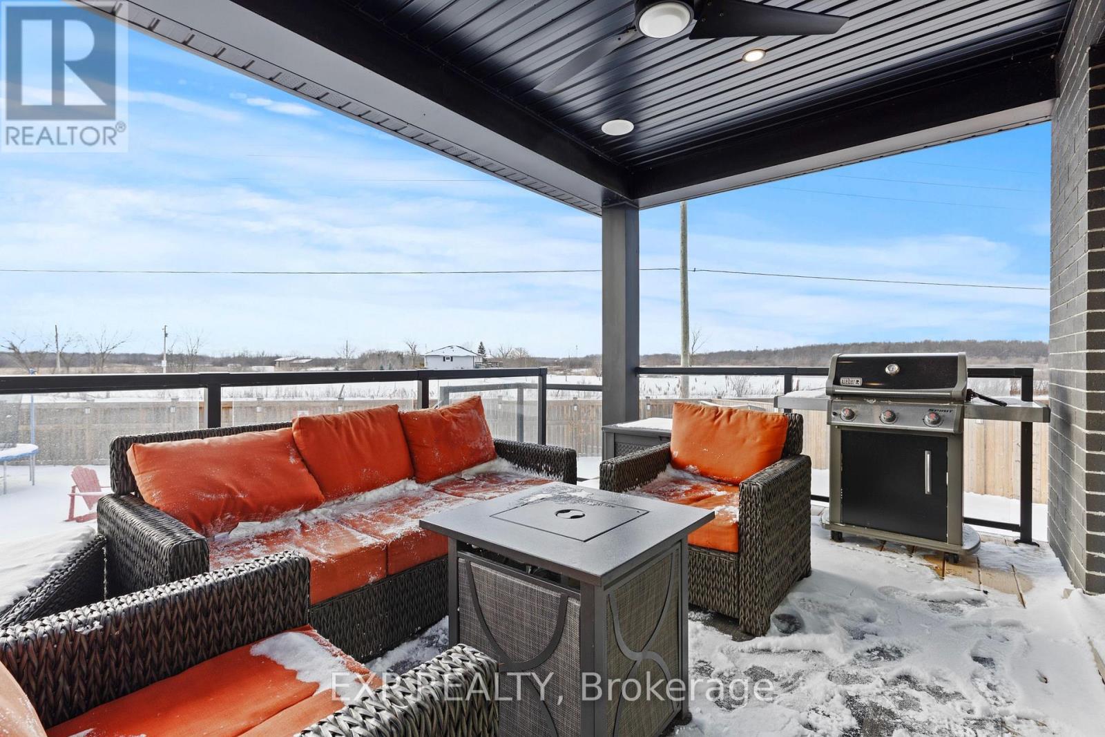 3919 Mitchell Crescent, Fort Erie (Black Creek), ON - Outdoor With Deck Patio Veranda With Exterior