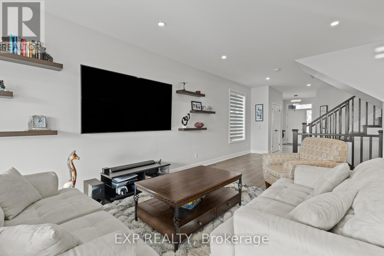 3919 Mitchell Crescent, Fort Erie (Black Creek), ON - Indoor Photo Showing Living Room