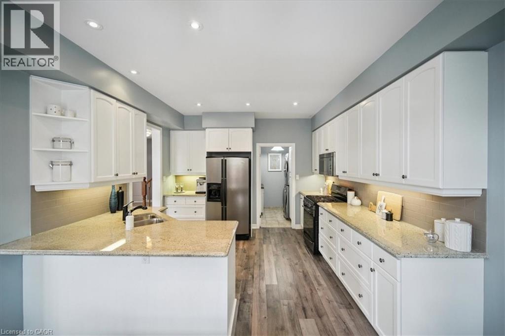 105 Oakhaven Place, Ancaster, ON - Indoor Photo Showing Kitchen With Double Sink
