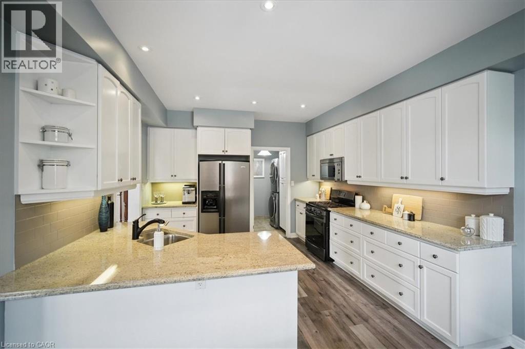 105 Oakhaven Place, Ancaster, ON - Indoor Photo Showing Kitchen With Double Sink