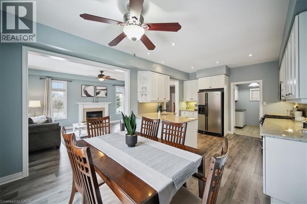 105 Oakhaven Place, Ancaster, ON - Indoor Photo Showing Dining Room