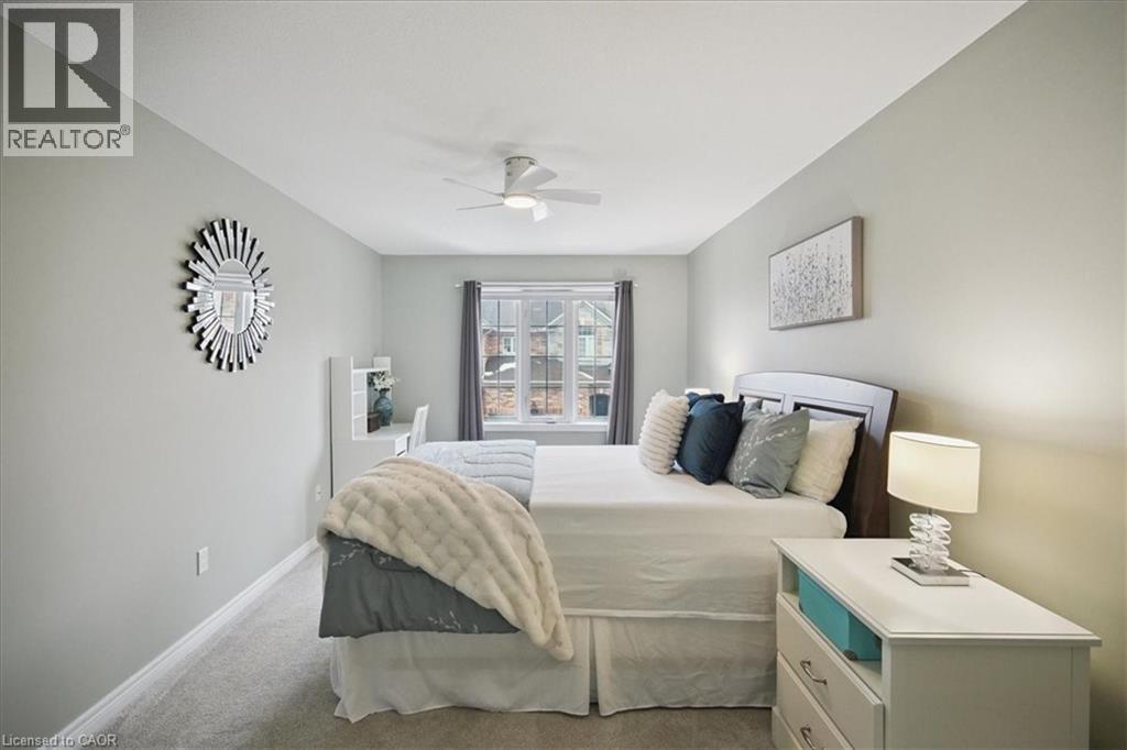 105 Oakhaven Place, Ancaster, ON - Indoor Photo Showing Bedroom