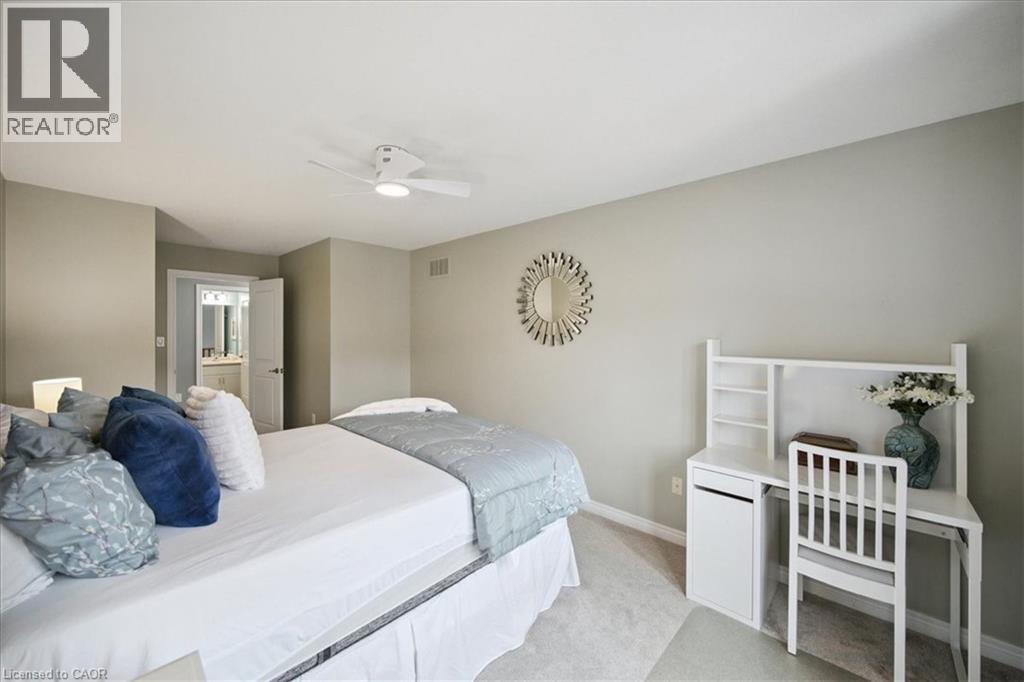 105 Oakhaven Place, Ancaster, ON - Indoor Photo Showing Bedroom