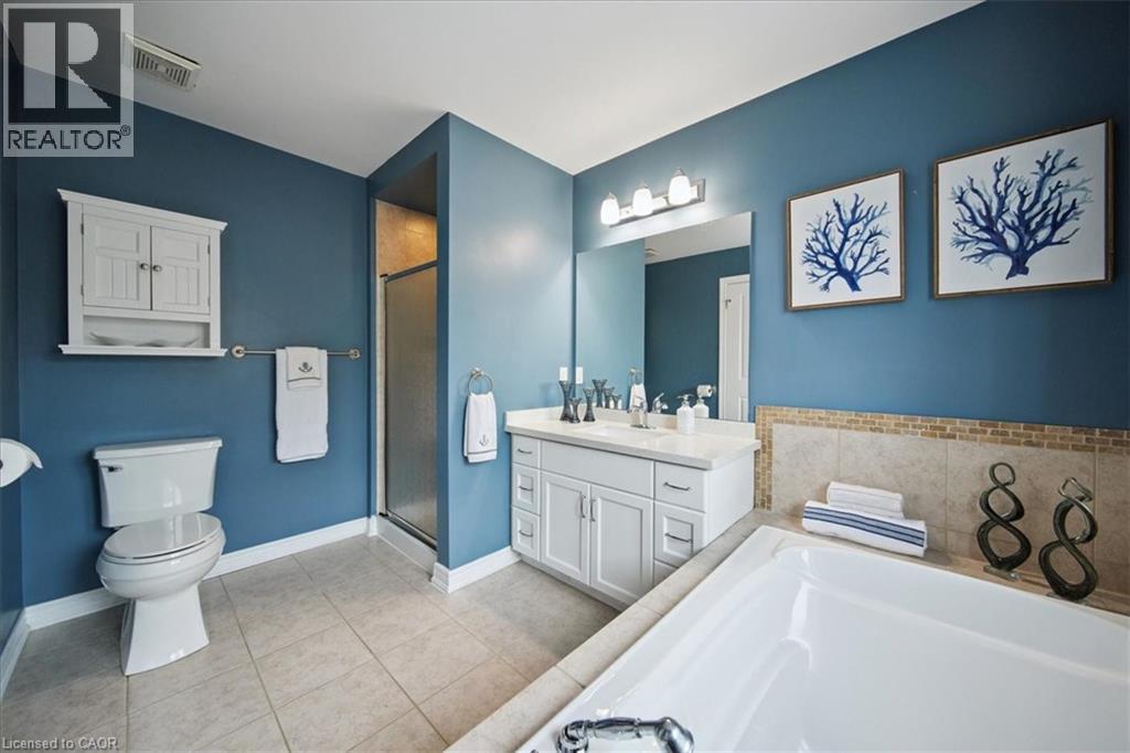 105 Oakhaven Place, Ancaster, ON - Indoor Photo Showing Bathroom