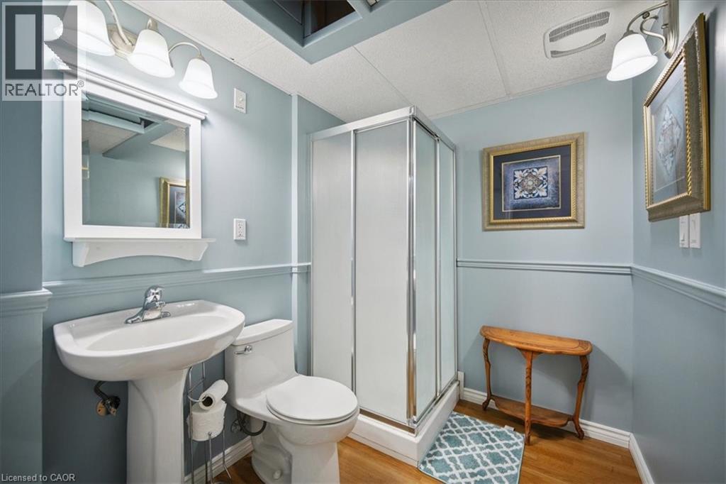 105 Oakhaven Place, Ancaster, ON - Indoor Photo Showing Bathroom