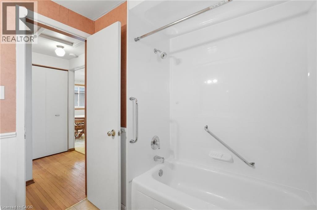 66 Geneva Crescent, Kitchener, ON - Indoor Photo Showing Bathroom