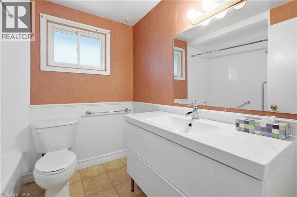 66 Geneva Crescent, Kitchener, ON - Indoor Photo Showing Bathroom