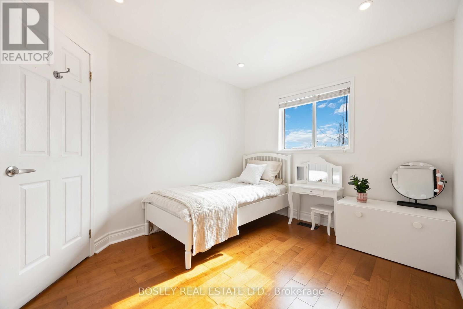 57 Candlebrook Drive, Whitby, ON - Indoor Photo Showing Bedroom