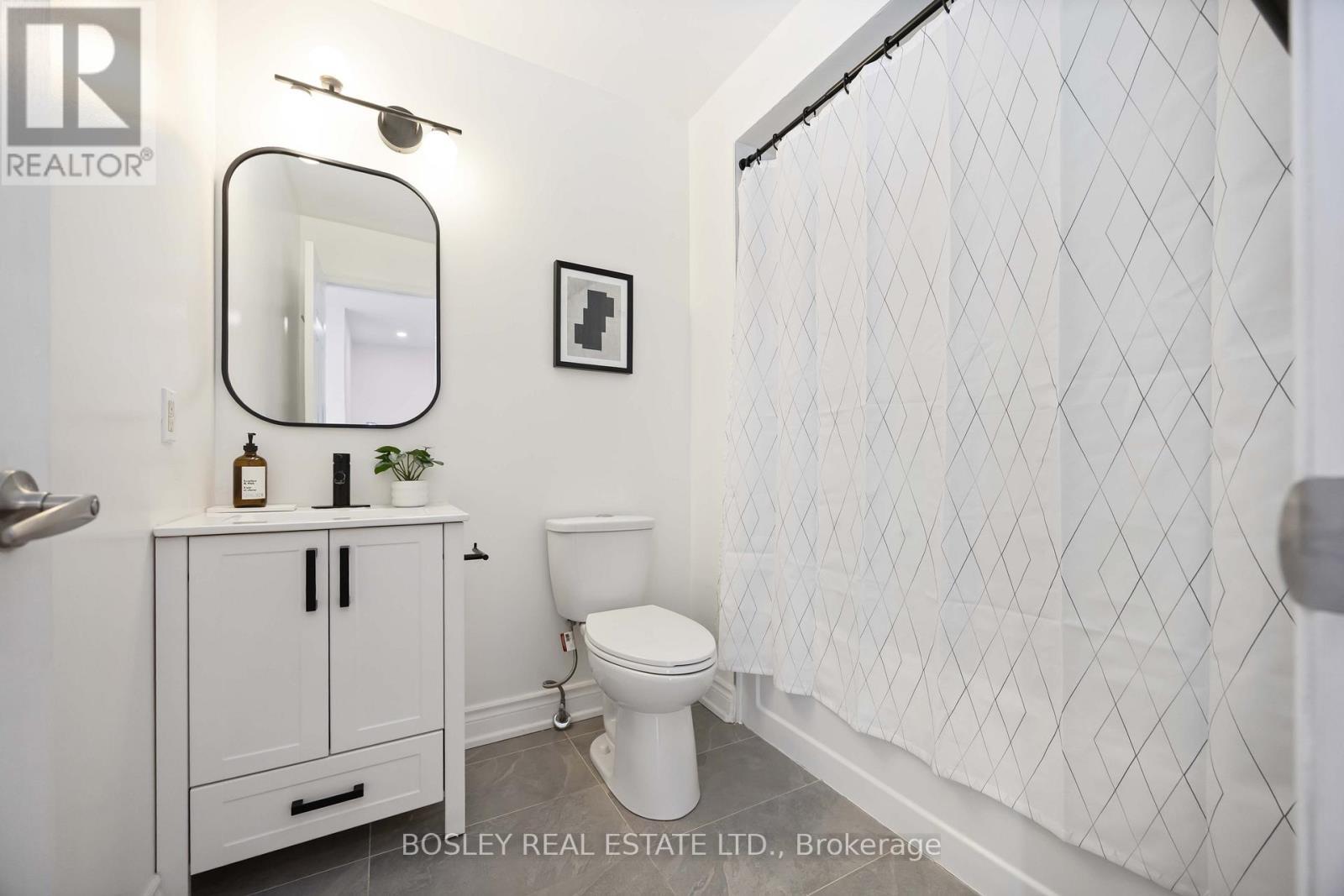 57 Candlebrook Drive, Whitby, ON - Indoor Photo Showing Bathroom