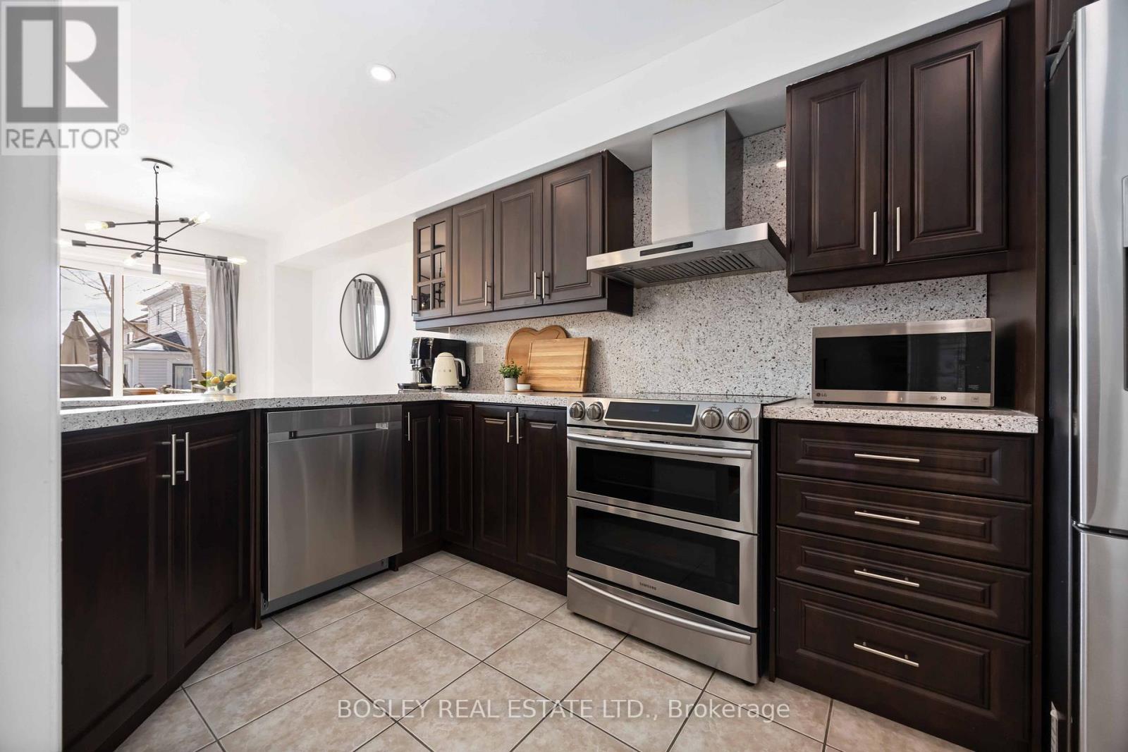 57 Candlebrook Drive, Whitby, ON - Indoor Photo Showing Kitchen