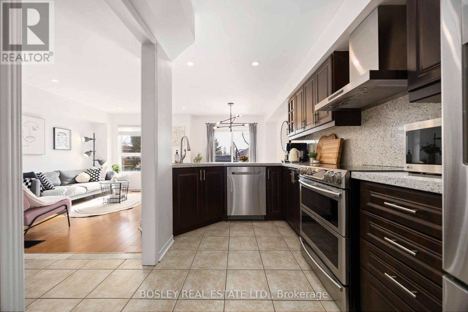 57 Candlebrook Drive, Whitby, ON - Indoor Photo Showing Kitchen