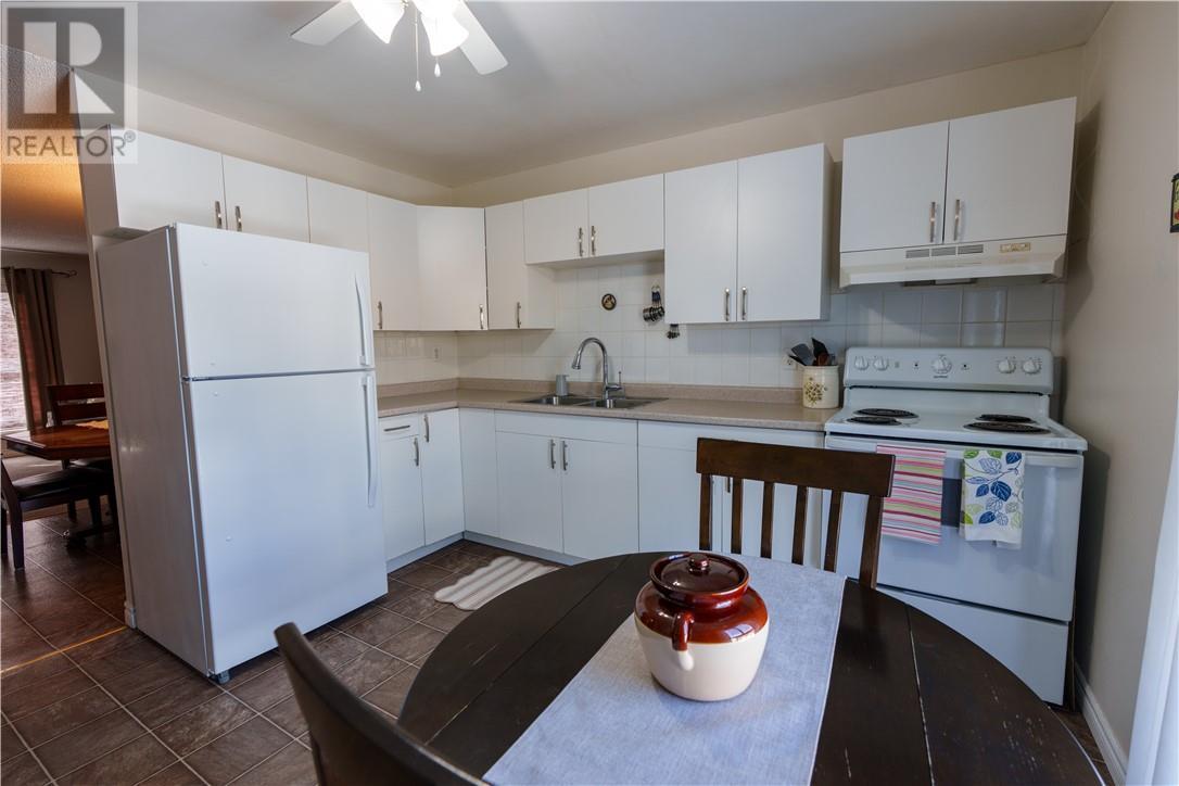 2365 Grenoble Unit# 29, Sudbury, ON - Indoor Photo Showing Kitchen With Double Sink