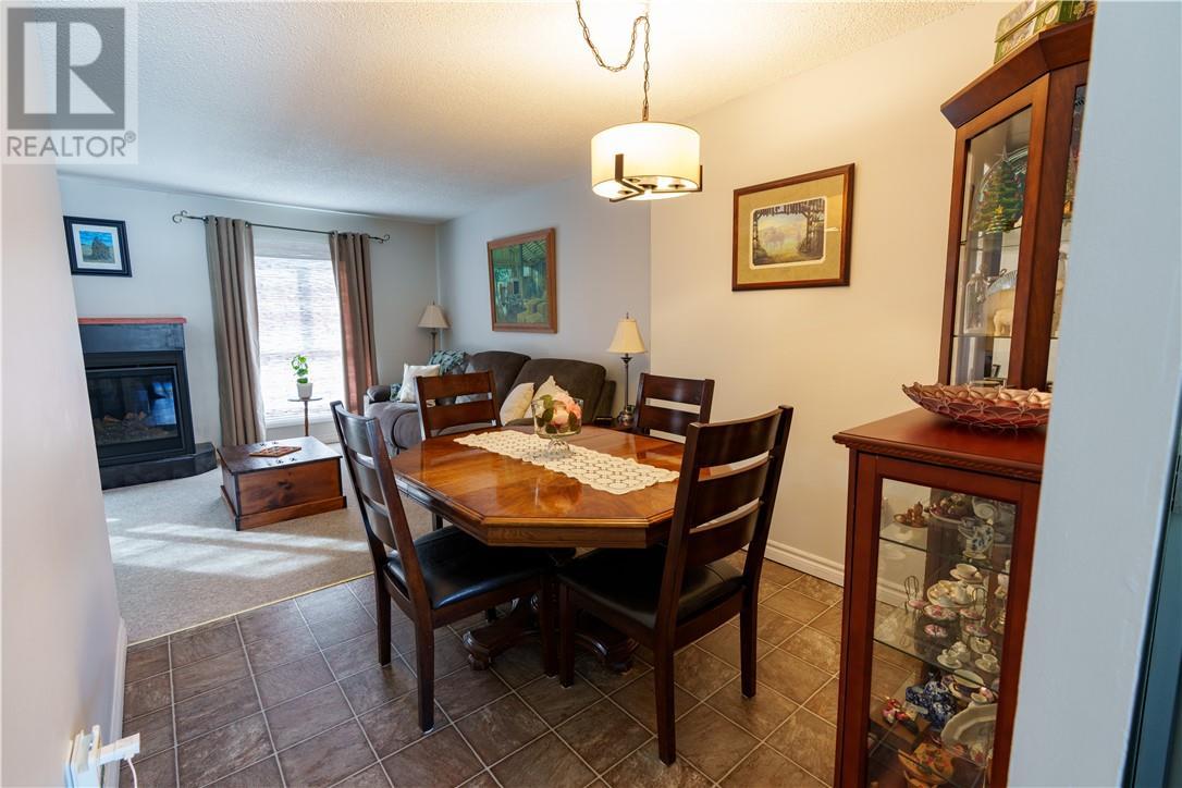 2365 Grenoble Unit# 29, Sudbury, ON - Indoor Photo Showing Dining Room